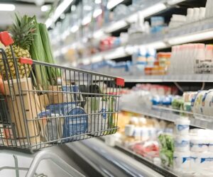 Como evitar perdas e vender mais com controle de estoque em supermercados?